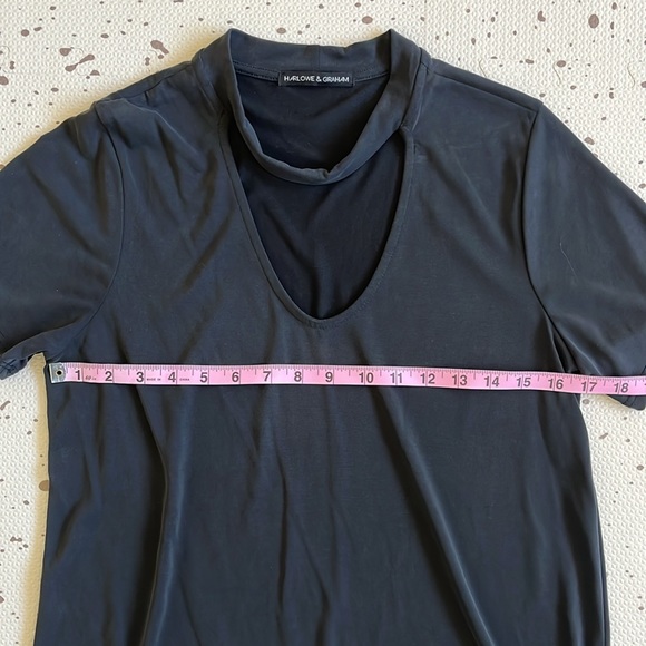 💘 HARLOWE & GRAHAM - KEYHOLE DARK GRAY MODAL SHIRT - Picture 7 of 8